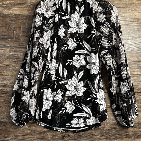 White House Black Market Fitted Wrap Blouse Black and White - Picture 10 of 10